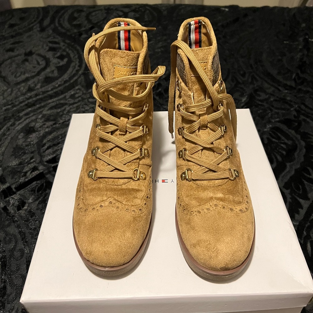 Tommy Hilfiger suede tan booties